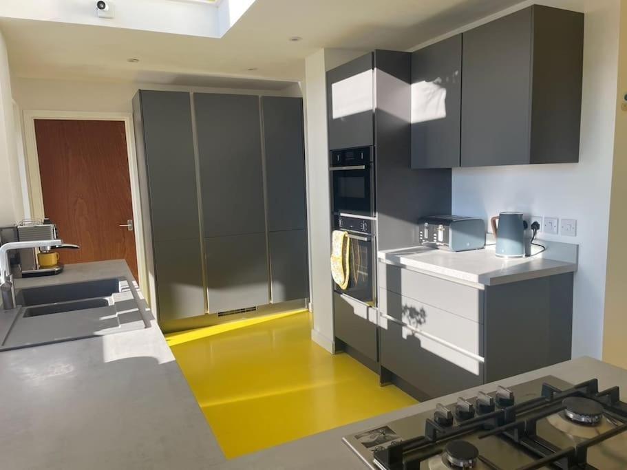 Stunning, Modern And Spacious House - Truro Exteriör bild